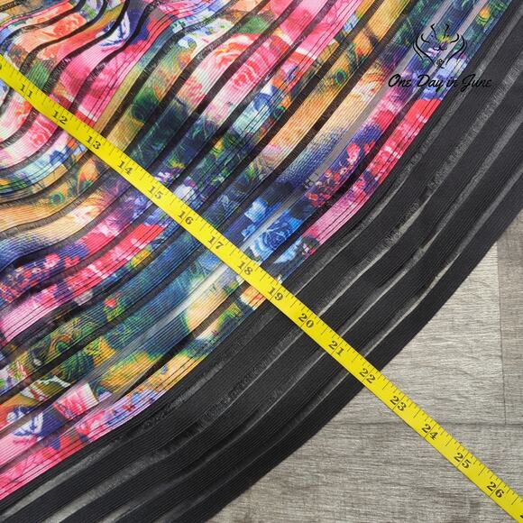 Touch Me Floral A Line Skirt Size 1X - Picture 4 of 5